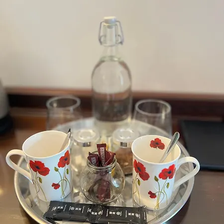 Chez Thomas 7 Route Du Monde Ancien Bed and breakfast 4*