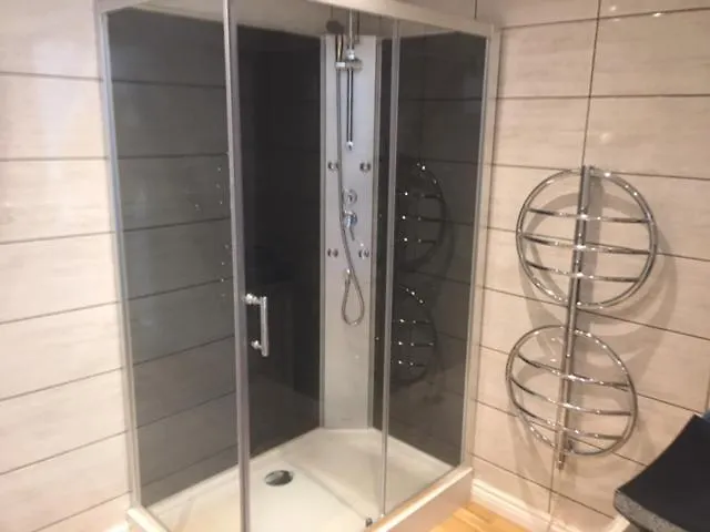 Chez Thomas 7 Route Du Monde Ancien Bed and Breakfast 4*