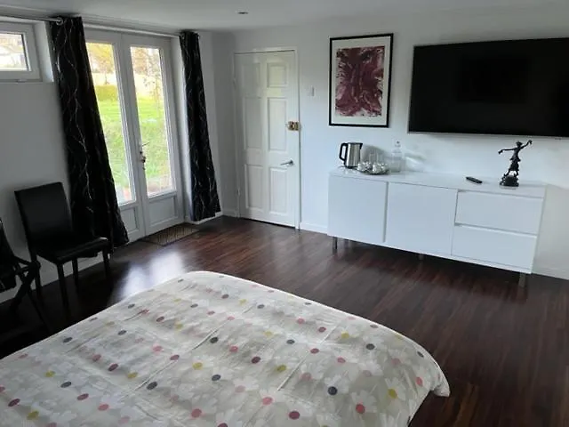 Chez Thomas 7 Route Du Monde Ancien Bed and Breakfast 4*