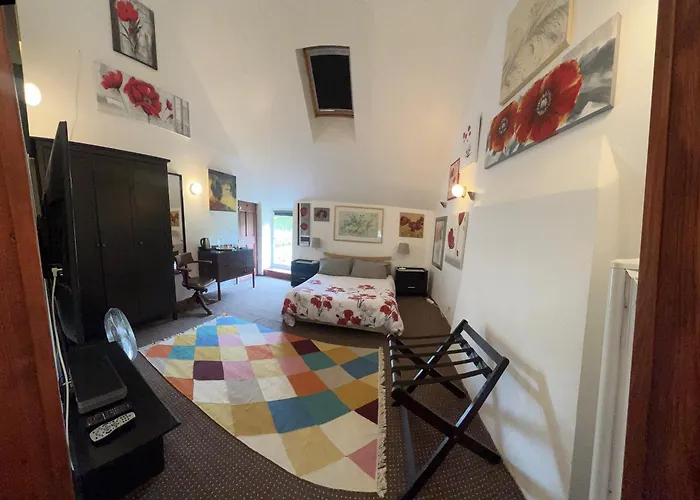 Chez Thomas 7 Route Du Monde Ancien Bed & Breakfast 4*